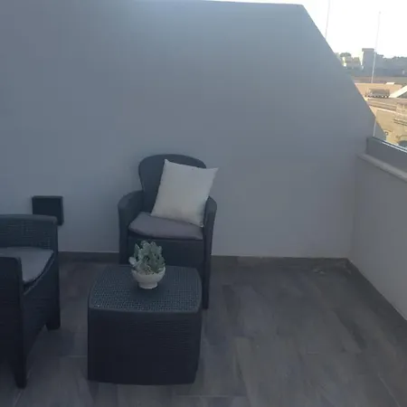 Bright Mediterranean Penthouse In Gozo アパート